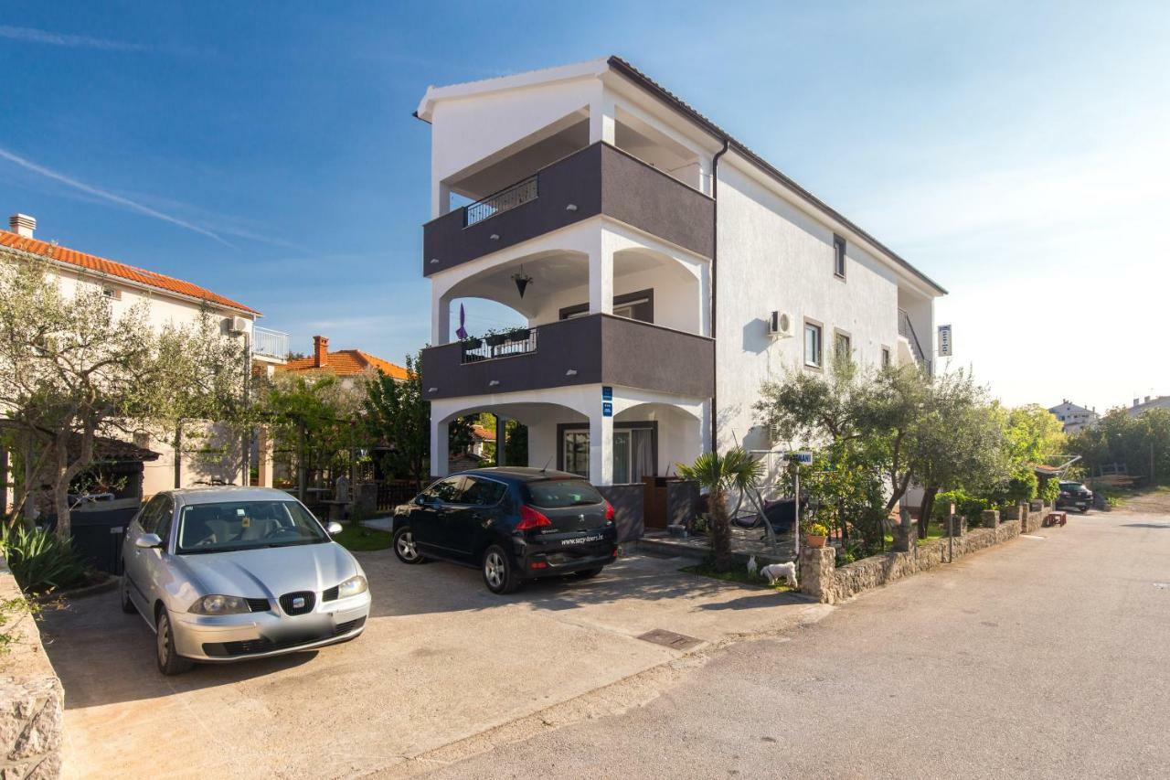Apartments Hajl Krk Town Exteriör bild